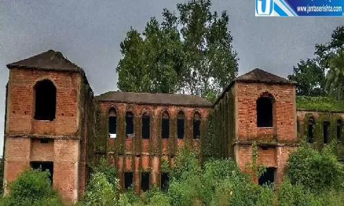 हजारीबाग में 1 करोड़ का छात्रावास बना खंडहर