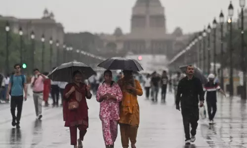 दिल्ली में शनिवार तड़के झमाझम बारिश, उमस से राहत के आसार