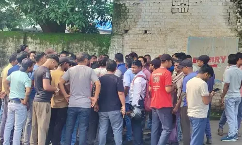 बरकाकाना की फैक्ट्री में शॉर्ट सर्किट से ब्लास्ट, तीन इंजीनियरों की मौत बरकाकाना की फैक्ट्री में शॉर्ट सर्किट से ब्लास्ट, तीन इंजीनियरों की मौत