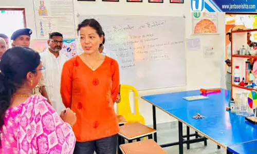 जहानाबाद की DM का दिखा अलग अंदाज छात्राओं संग खेला बास्केटबॉल