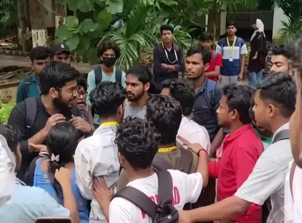 West Medinipur: छात्र संगठनों की भिड़ंत से मेदिनीपुर महाविद्यालय में तनाव, कई घायल