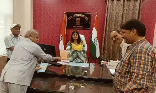 Jaipur: श्रमिक मुद्दों पर श्रम आयुक्त से मिला भारतीय मजदूर संघ का प्रतिनिधिमंडल Jaipur: श्रमिक मुद्दों पर श्रम आयुक्त से मिला भारतीय मजदूर संघ का प्रतिनिधिमंडल