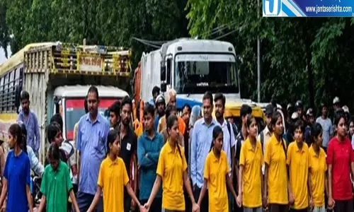 पढ़ाई के हालात से नाराज नई पीढ़ी, सड़कों पर दिखा जेन अल्फा का गुस्सा