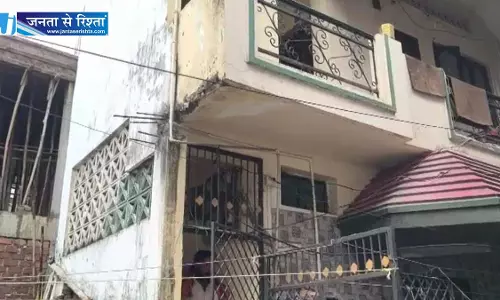 भाई बहन को बाय-बाय करते समय 3 साल के मासूम की दूसरी मंजिल से गिरकर मौत, सदमे में परिजन
