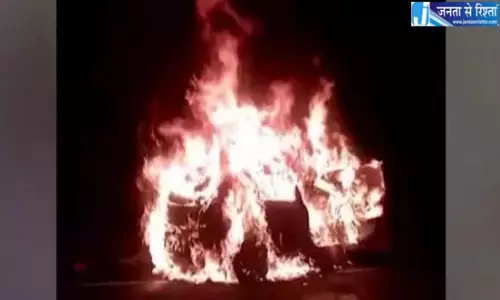 पोलावरम: लोहे से लदे ट्रक से कार की टक्कर के बाद जलकर एक व्यक्ति की मौत