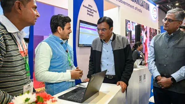 EPFO की अपील: छूटे हुए कर्मचारियों को सोशल सिक्योरिटी से जोड़ें EPFO की अपील: छूटे हुए कर्मचारियों को सोशल सिक्योरिटी से जोड़ें