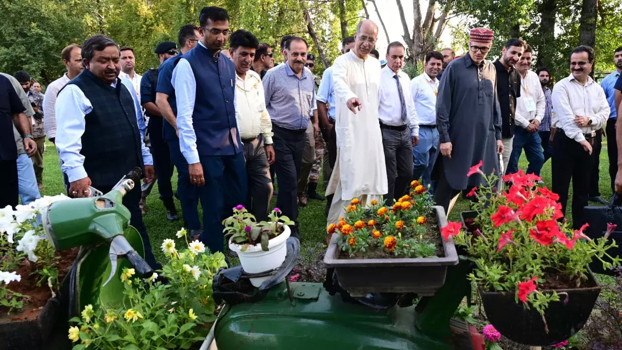 श्रीनगर में वेस्ट टू वंडर: उमर अब्दुल्ला ने किया नए पार्क का उद्घाटन