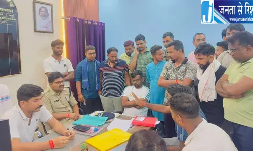 बरवाअड्डा थाने में विधायक समर्थक-मुखिया पक्ष भिड़े, मचा हंगामा