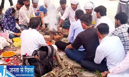 Una फीस बढ़ोतरी पर ABVP ने खोला मोर्चा