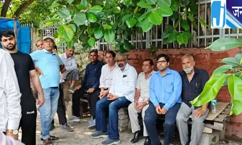 मुख्यमंत्री के काफिले को काले झंडे दिखाने पर 10 पुलिसकर्मी निलंबित मुख्यमंत्री के काफिले को काले झंडे दिखाने पर 10 पुलिसकर्मी निलंबित