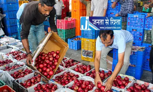 Kashmir सेब परिवहन पर रेलवे की बैठक