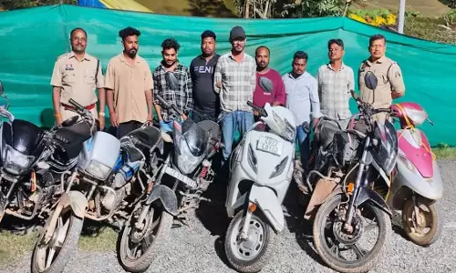 पुलिस की गिरफ्त में 7 जुआरी, जंगल में सजी थी महफिल पुलिस की गिरफ्त में 7 जुआरी, जंगल में सजी थी महफिल