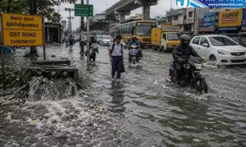 चेन्नई: GST रोड पर बारिश के पानी में मिला सीवेज, पानी ओवरफ़्लो हुआ
