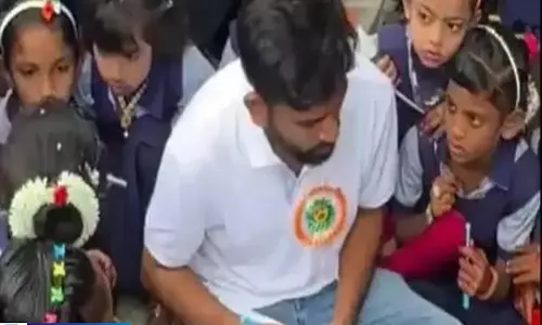 स्कूल आयोजन में नया विवाद अभिजीत दीपके के आने से पहले मचा हड़कंप स्कूल आयोजन में नया विवाद अभिजीत दीपके के आने से पहले मचा हड़कंप