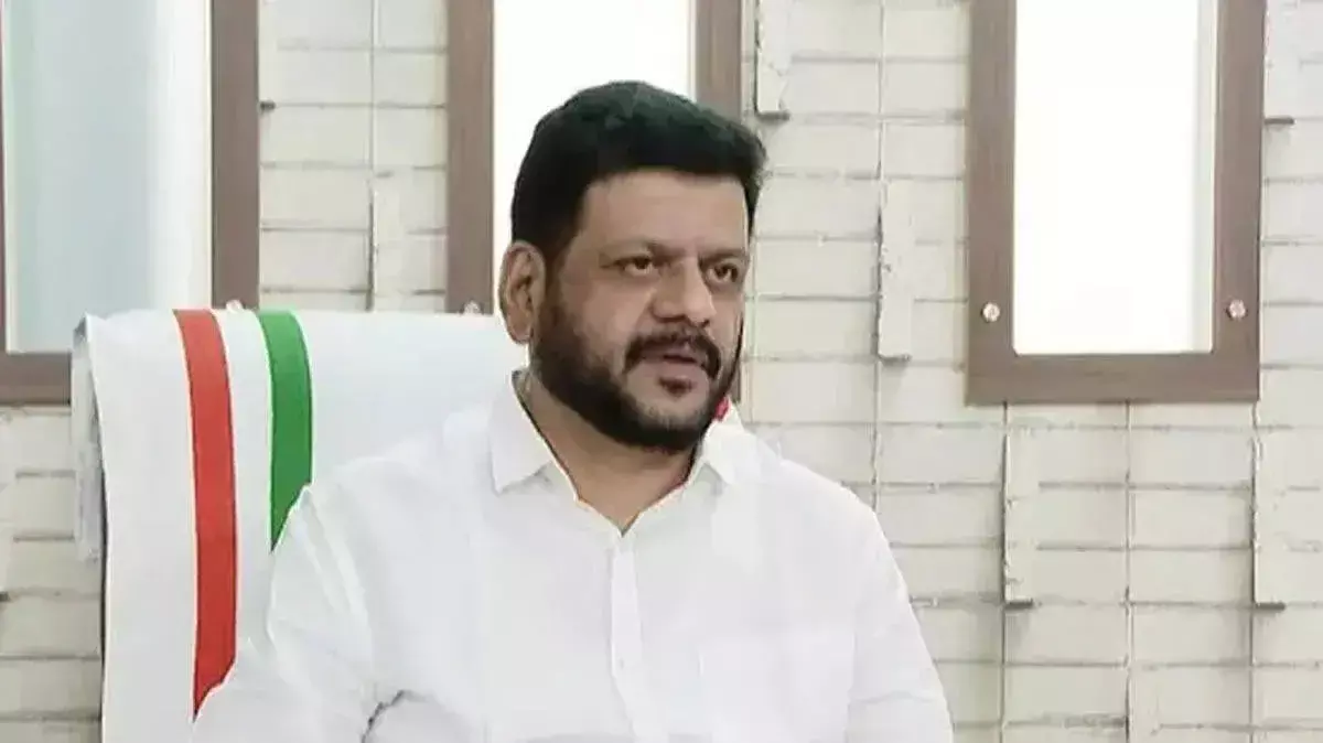पलक्कड़ डिवीजन के बंटवारे पर सियासत गरम, श्रीकंदन ने बीजेपी पर साधा निशाना पलक्कड़ डिवीजन के बंटवारे पर सियासत गरम, श्रीकंदन ने बीजेपी पर साधा निशाना