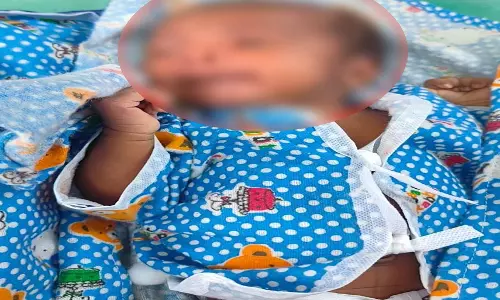 पुल के नीचे मिला लावारिस नवजात बच्चा, लोगो ने पुलिस को बुलाया