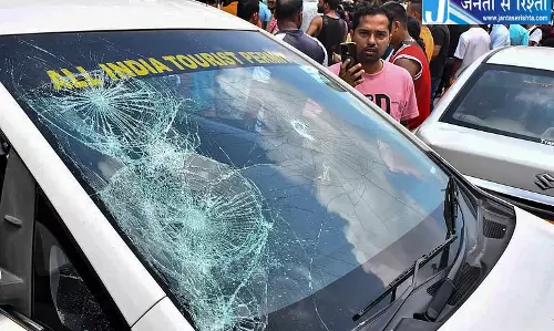 Meghalaya में सरकारी संपत्तियों को पेट्रोल बम और आगजनी के हमलों का निशाना बनाया गया Meghalaya में सरकारी संपत्तियों को पेट्रोल बम और आगजनी के हमलों का निशाना बनाया गया