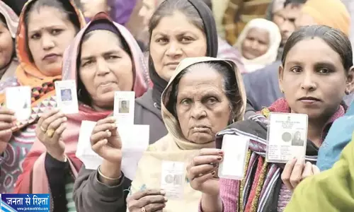 यूपी की महिला वोट बैंक पर पार्टियों की नजर चुनाव से पहले बढ़ी हलचल