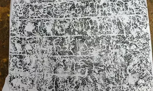 श्रीकाकुलम में मिला गजपति कपिलेंद्र देव के शासनकाल का शिलालेख श्रीकाकुलम में मिला गजपति कपिलेंद्र देव के शासनकाल का शिलालेख