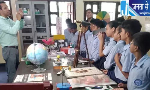 कबाड़ से विज्ञान के मॉडल बनाने वाले शिक्षक रवि जायसवाल को मिलेगा राष्ट्रीय शिक्षक पुरस्कार