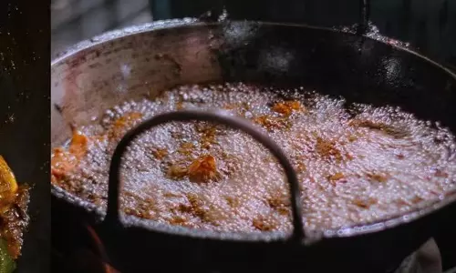 स्वाद के साथ सेहत भी लोहे की कढ़ाई में खाना बनाने के फायदे
