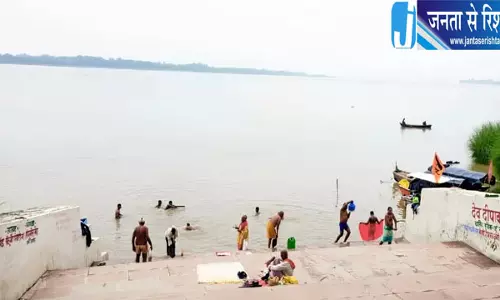गंगा के बढ़ते जलस्तर को लेकर प्रशासन अलर्ट, डीएम-एसपी ने तटवर्ती गांवों का किया निरीक्षण