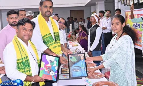जनजातीय कारीगरों के हुनर को मिलेगा व्यापक बाजार, 20 कलाकारों एवं कारीगरों ने लगाए स्टॉल जनजातीय कारीगरों के हुनर को मिलेगा व्यापक बाजार, 20 कलाकारों एवं कारीगरों ने लगाए स्टॉल