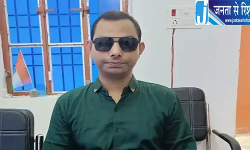 तीन साल में खोई रोशनी, हौसले से बने इतिहास के प्रोफेसर