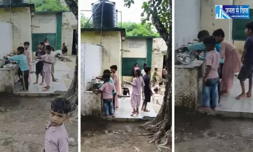 मुरैना के सरकारी स्कूल में छात्रों से बर्तन धुलवाने का वीडियो वायरल
