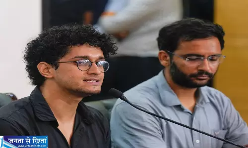 कॉकरोच टिप्पणी विवाद में सौरव दास का पलटवार मंत्री पर कसा तंज कॉकरोच टिप्पणी विवाद में सौरव दास का पलटवार मंत्री पर कसा तंज