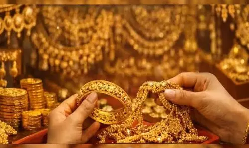 सोने की चमक बढ़ी रिकॉर्ड भाव की ओर बढ़ रहा गोल्ड मार्केट