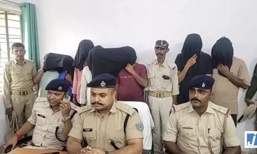 SEX रैकेट का भंडाफोड़, 5 युवतियों समेत 12 गिरफ्तार​‌