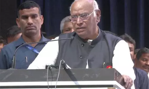 खड़गे ने मोदी सरकार से मांगा विकास कार्यों का जवाब