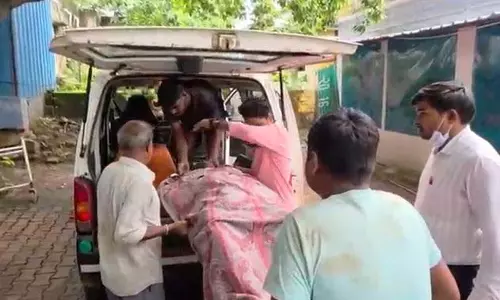 महिला ने बाथरूम में खुद को लगाई आग, इलाज के दौरान मौत