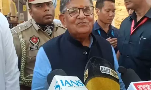 सीमावर्ती गांवों के लोगों से मिले राज्यपाल गुलाब चंद कटारिया सीमावर्ती गांवों के लोगों से मिले राज्यपाल गुलाब चंद कटारिया