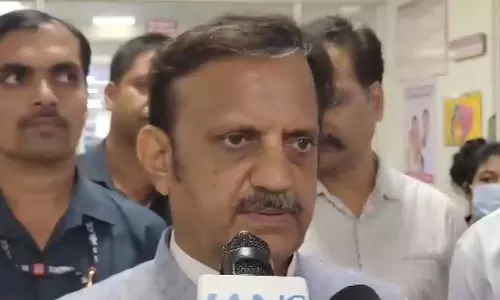 NICU में आग से तीन नवजात झुलसे, डिप्टी CM लिया जायजा NICU में आग से तीन नवजात झुलसे, डिप्टी CM लिया जायजा