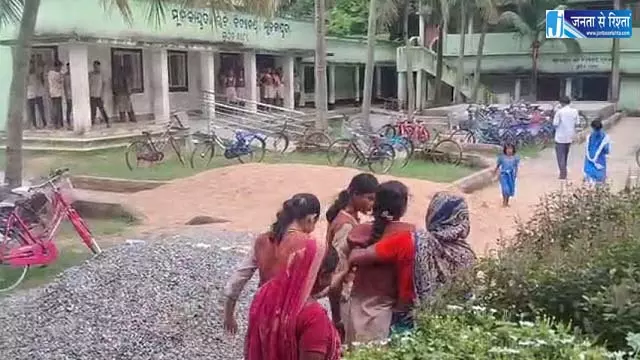 शिक्षक की मार से छात्रा घायल, पढ़ें मामला शिक्षक की मार से छात्रा घायल, पढ़ें मामला