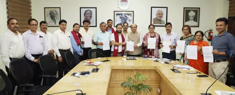 कुरुक्षेत्र यूनिवर्सिटी ने 14 कंपनियों के साथ समझौते किए कुरुक्षेत्र यूनिवर्सिटी ने 14 कंपनियों के साथ समझौते किए