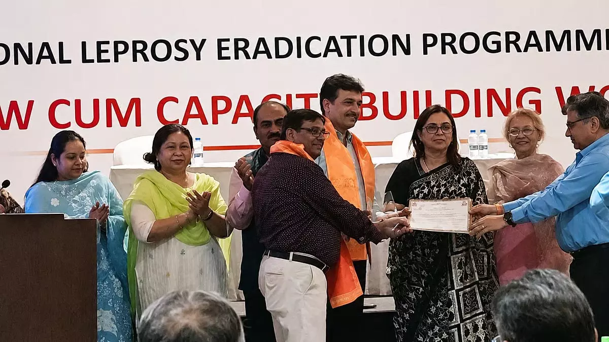 इंदौर के कुष्ठ रोग उन्मूलन मॉडल को मिली राष्ट्रीय पहचान, स्वास्थ्य अधिकारियों का सम्मान इंदौर के कुष्ठ रोग उन्मूलन मॉडल को मिली राष्ट्रीय पहचान, स्वास्थ्य अधिकारियों का सम्मान