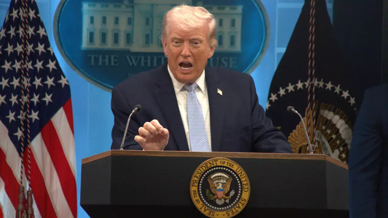 Trump ने होर्मुज जलडमरूमध्य को अमेरिकी क्षेत्र बताया Trump ने होर्मुज जलडमरूमध्य को अमेरिकी क्षेत्र बताया