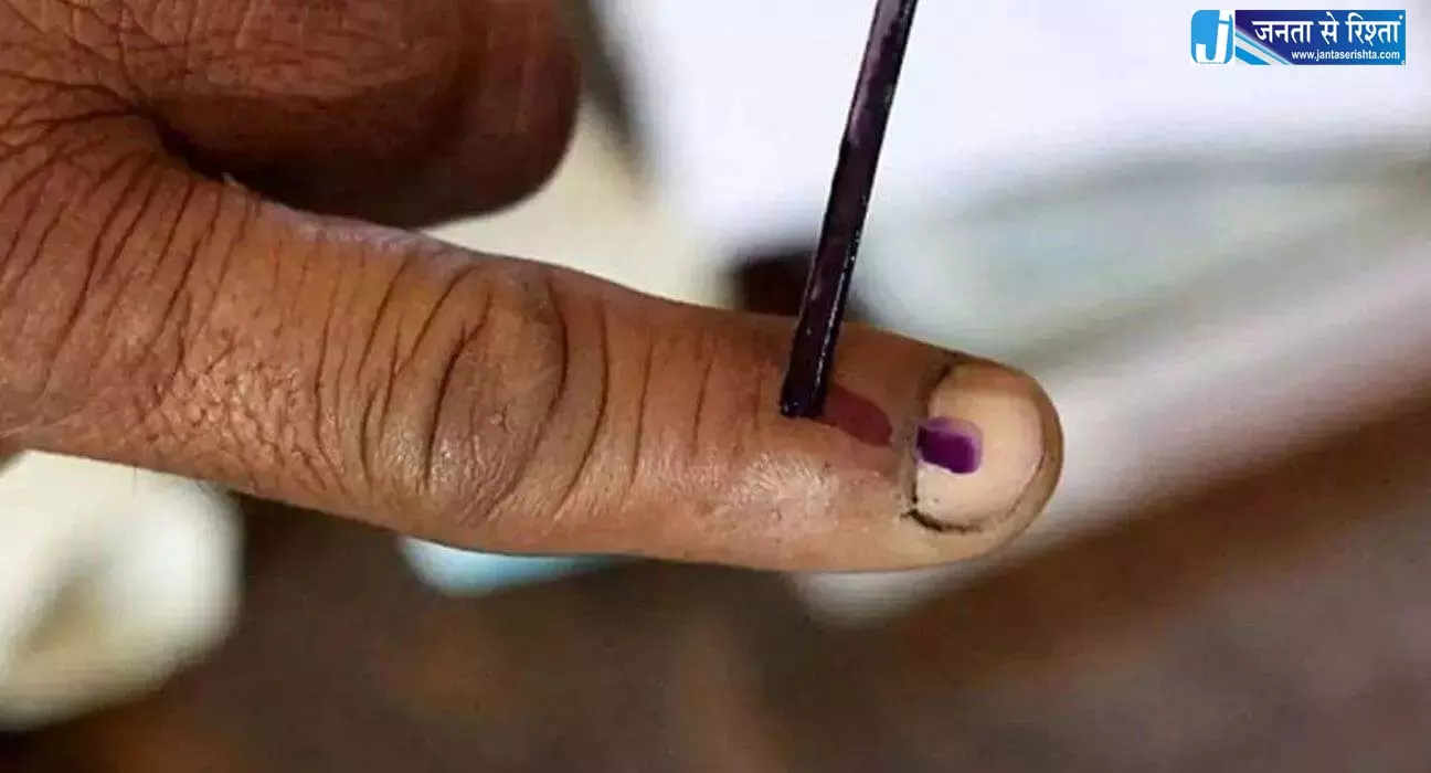 Telangana: ड्राफ्ट रोल में हुई गलतियों से वोटर नाराज Telangana: ड्राफ्ट रोल में हुई गलतियों से वोटर नाराज