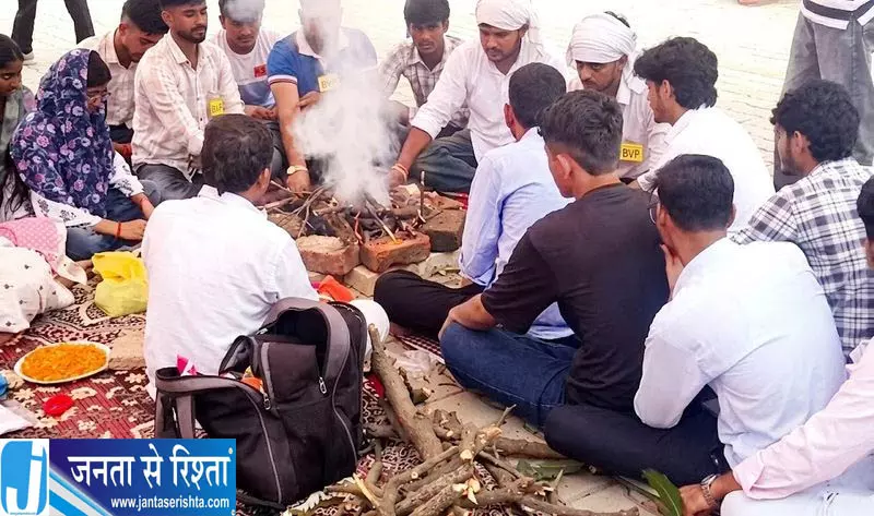 Una फीस बढ़ोतरी पर ABVP ने खोला मोर्चा Una फीस बढ़ोतरी पर ABVP ने खोला मोर्चा