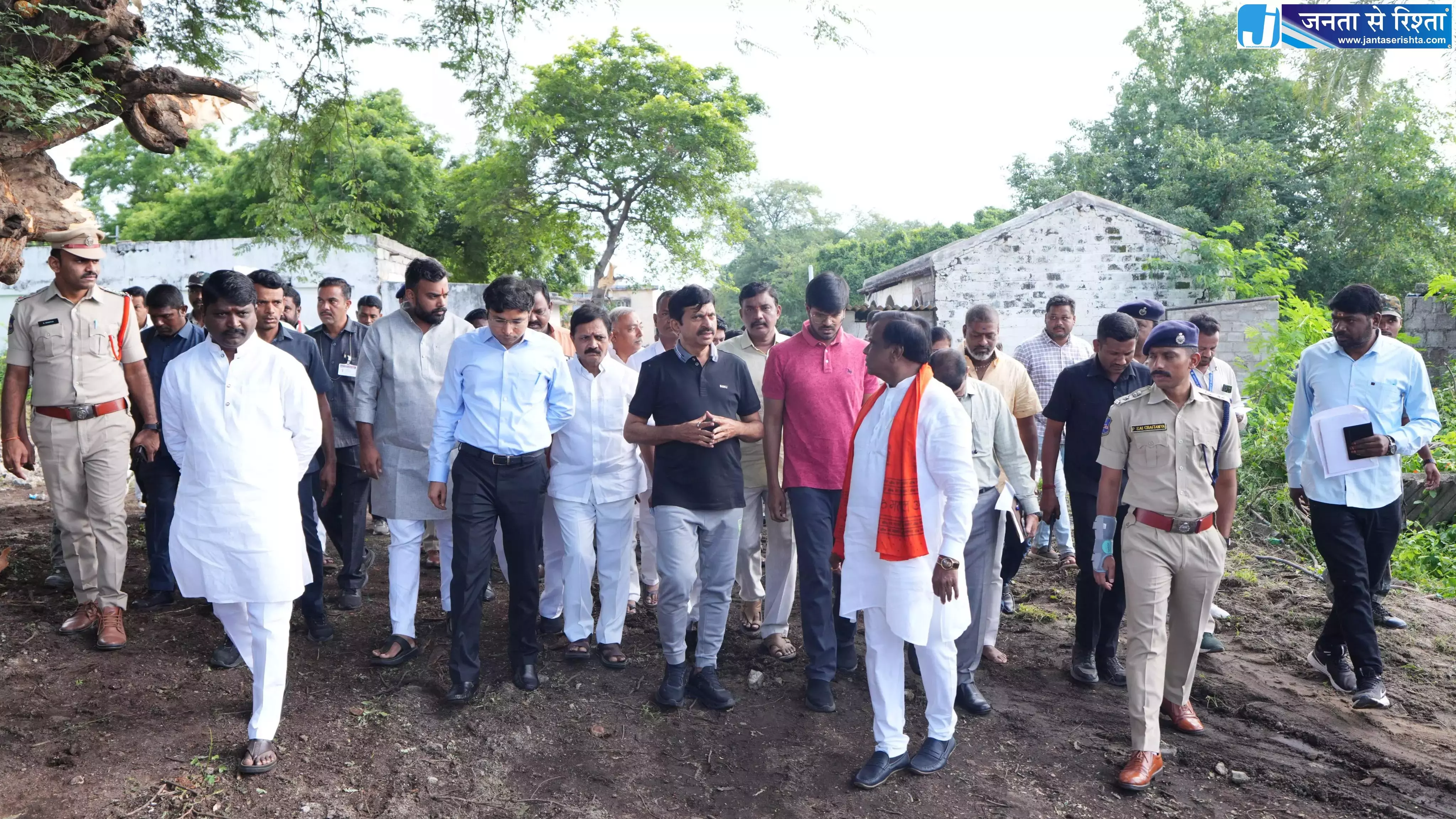 Telangana: पोंगुलेटी ने निज़ामाबाद में इंदिराम्मा घरों का निरीक्षण किया Telangana: पोंगुलेटी ने निज़ामाबाद में इंदिराम्मा घरों का निरीक्षण किया