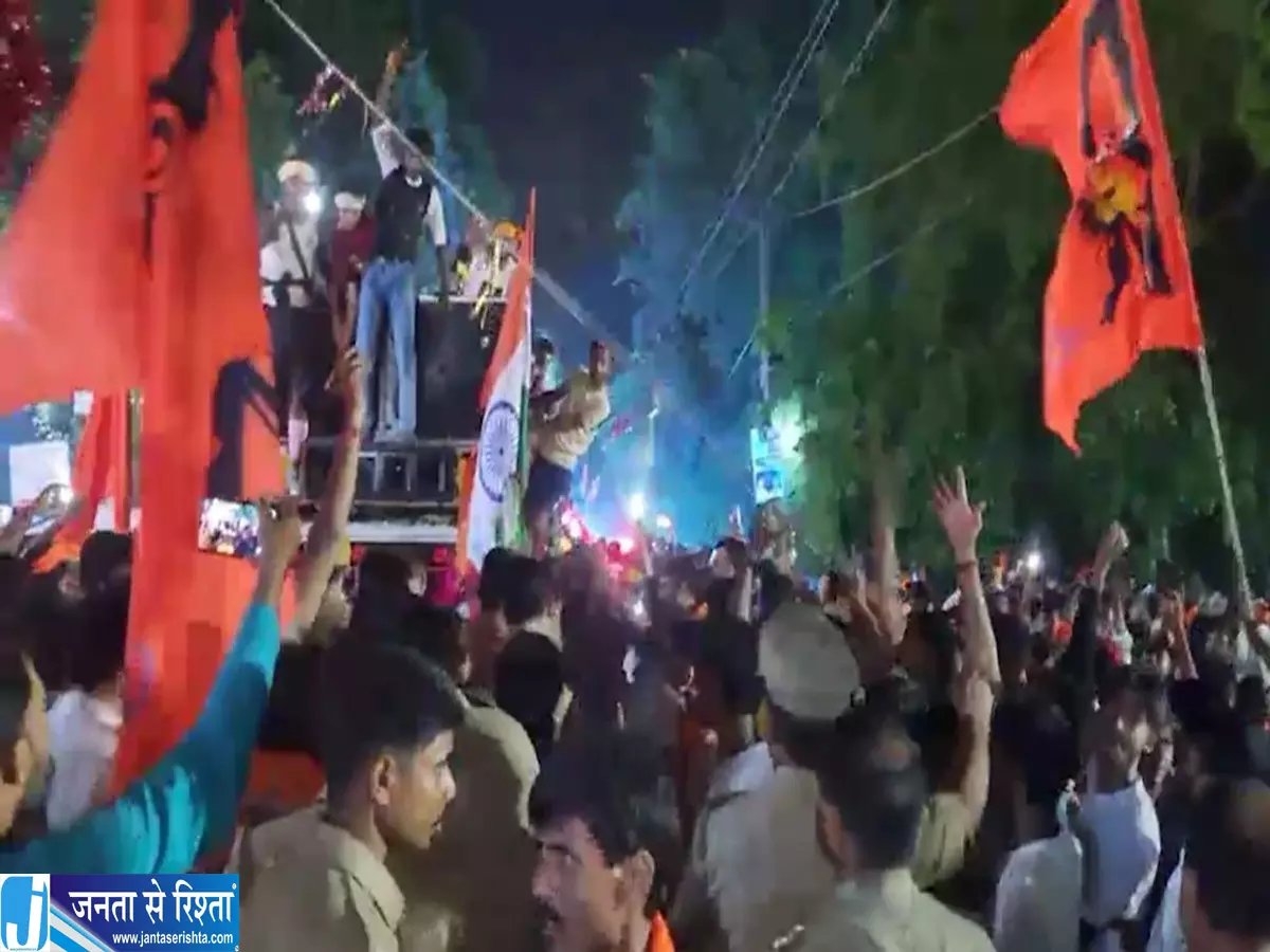 कांवड़ मार्ग विवाद पर गरमाया मामला प्रशासन ने मानी गलती कांवड़ मार्ग विवाद पर गरमाया मामला प्रशासन ने मानी गलती