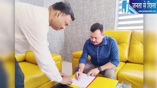 संभल के नए एसपी विकास चंद्र त्रिपाठी ने संभाला कार्यभार, अपराधियों पर सख्ती के निर्देश संभल के नए एसपी विकास चंद्र त्रिपाठी ने संभाला कार्यभार, अपराधियों पर सख्ती के निर्देश