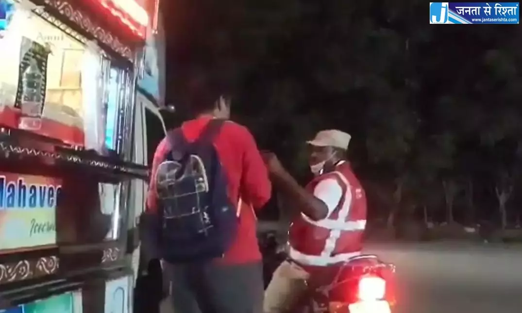 Telangana: PhonePe पेमेंट को लेकर पटनचेरु ट्रैफिक पुलिस पर आरोप लगे हैं Telangana: PhonePe पेमेंट को लेकर पटनचेरु ट्रैफिक पुलिस पर आरोप लगे हैं