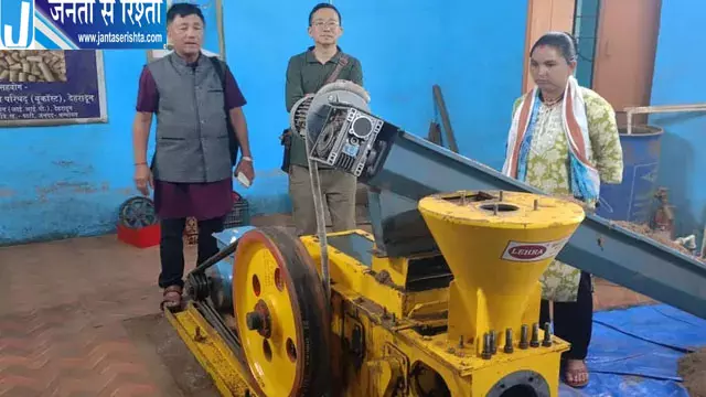 पिरूल प्लांट देखने पहुंचा अरुणाचल का दल पिरूल प्लांट देखने पहुंचा अरुणाचल का दल