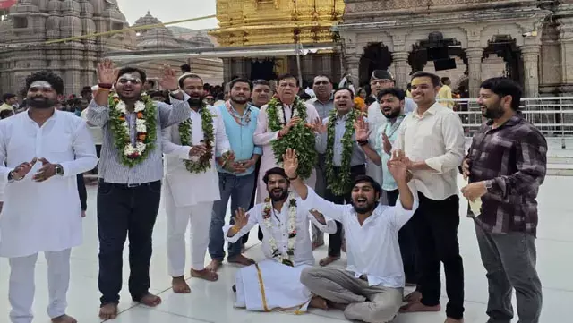 विधानसभा अध्यक्ष सतीश महाना ने काशी विश्वनाथ मंदिर में किया दर्शन-पूजन विधानसभा अध्यक्ष सतीश महाना ने काशी विश्वनाथ मंदिर में किया दर्शन-पूजन