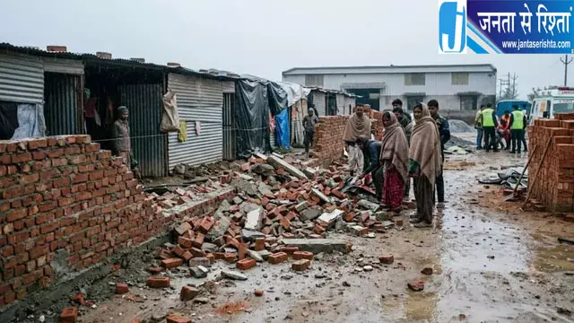 गुरुग्राम में दीवार गिरी, श्रमिक परिवार के सात लोग घायल गुरुग्राम में दीवार गिरी, श्रमिक परिवार के सात लोग घायल