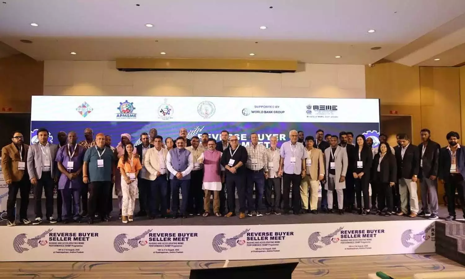 विदेशों में मौजूद खरीदार MSME को ग्लोबल मार्केट तक पहुँच दिलाने की AP सरकार की पहल की तारीफ़ कर रहे हैं विदेशों में मौजूद खरीदार MSME को ग्लोबल मार्केट तक पहुँच दिलाने की AP सरकार की पहल की तारीफ़ कर रहे हैं